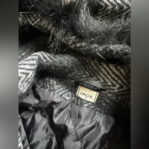 JACK Peacoat with removable hood/faux fur