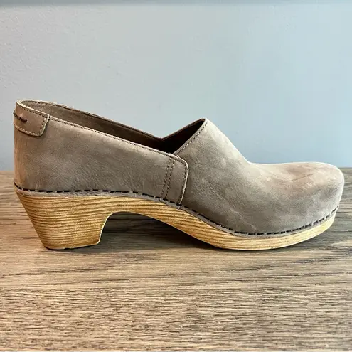 Dansko Mavis Nubuck Leather Slip On Clogs Size EU 41 Comfort Shoes Taupe Tan