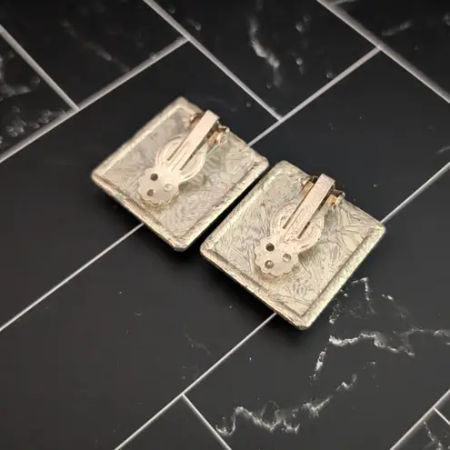 Vintage Clip On Earrings 1" Patterned Light Shade Gold Tone