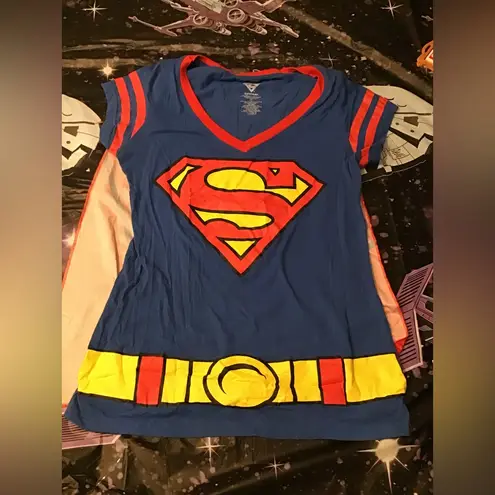 DC Comics Superman with cape woman’s t-shirt size XL