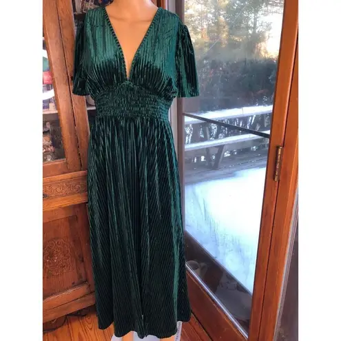 NWT Maxigerui Greenvelvet smock waist V