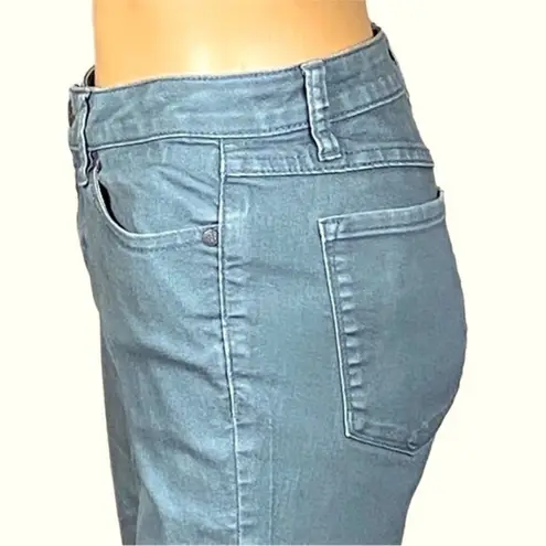 prAna “Kara” rolled hem performance jean in “Sterling Green”. Size 6/28. VGUC