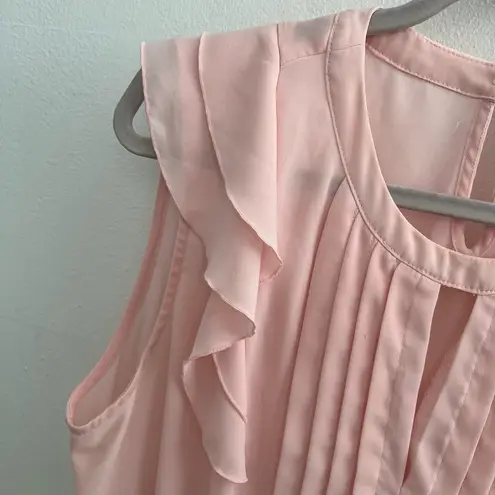 Elle pintuck Ruffle Keyhole Blouse top Pink Sleeveless
Medium womens NEW