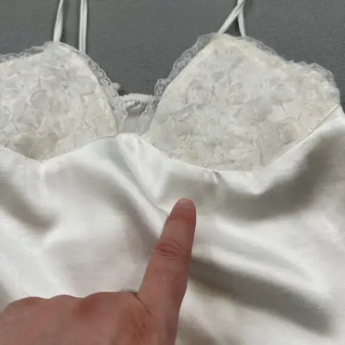 NWT Beverly and Beck Cami Top XS Women White Satin Lace Detail Sleeveless Pacsun