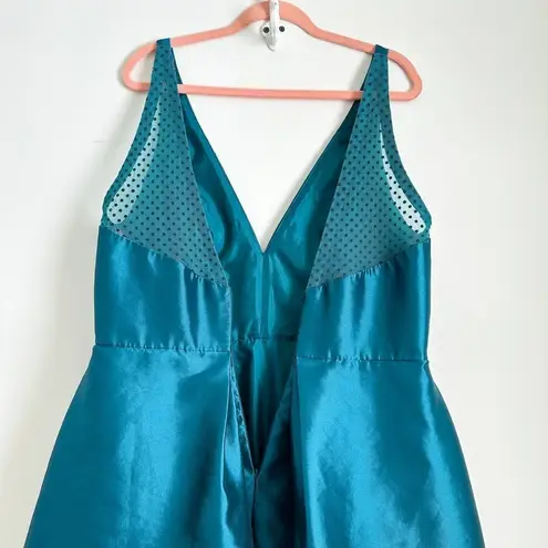 Monique Lhuillier Teal Mesh Formal Gown Sleeveless mesh insert Formal Dress 16