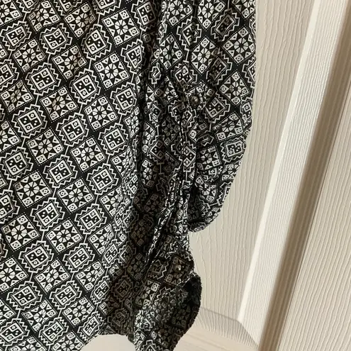 Angie Women's Black Patterned Top size large