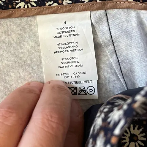 Isaac Mizrahi NWT! Women’s navy navy blue daisy print Istanbul pants, Size 4