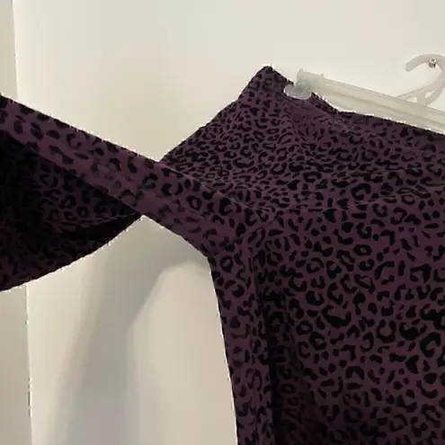 Susan Graver Weekend Flocked Cotton Spandex Leggings Purple Leopard Cheetah M