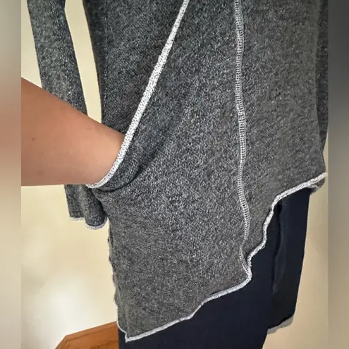 KIM & CAMI Gray Shark Bite Asymmetrical Hem kangaroo pocket..Sweatshirt Sz S