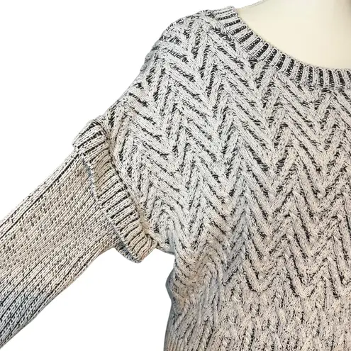EUC DKNY Jeans Women’s Drop Shoulder Herringbone Crop Sweater Size Large Gray