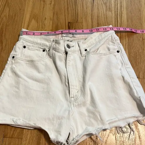 Abercrombie & Fitch  Curve Love Creme The 4" Mom Short High Rise Sz 6/28