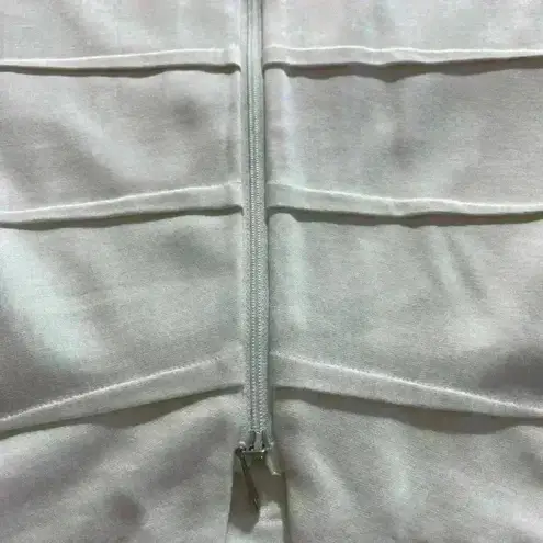 Doncaster New With Tags Women Skirt Size 10 White Pencil Knee Length Zip Career