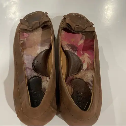 Born Brown Leather Slip On Moccasin Stitch Toe Flat Shoes Size 7