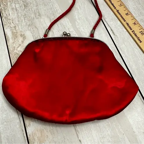 Merry Christmas Holiday Party Red Beaded Kiss