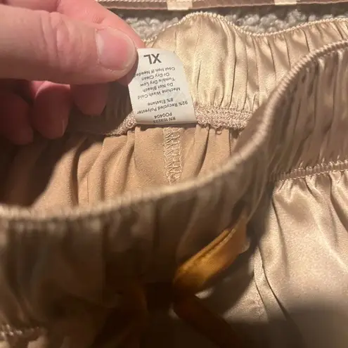 Parade sleep set Tan shorts and pixel top Size L