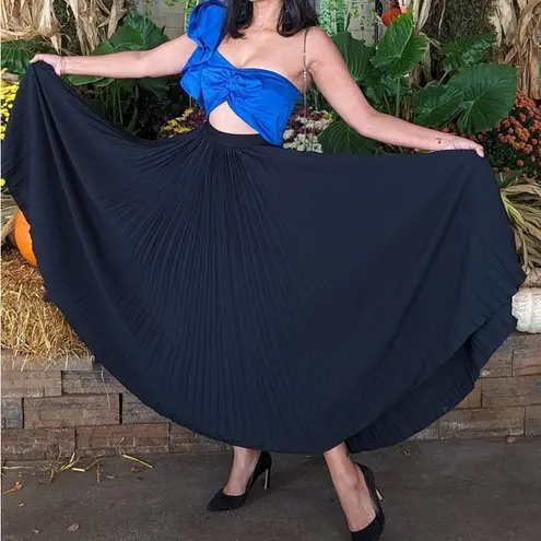 AMUR X REVOLVE Cleopatra Black & blue one shoulder Pleated cut out maxi 4