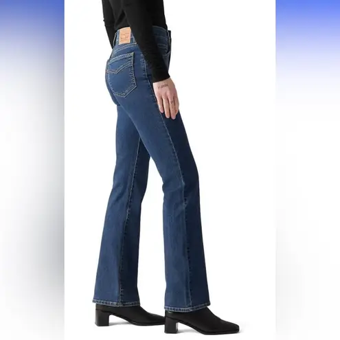 Levi's  Women's 725 High Rise Bootcut Jeans thumbnail 2