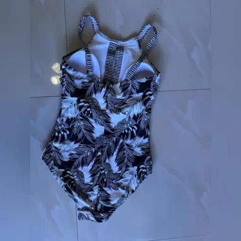 Catalina Women's High Neck Keyhole One Piece Swimsuit Size Small Black/White