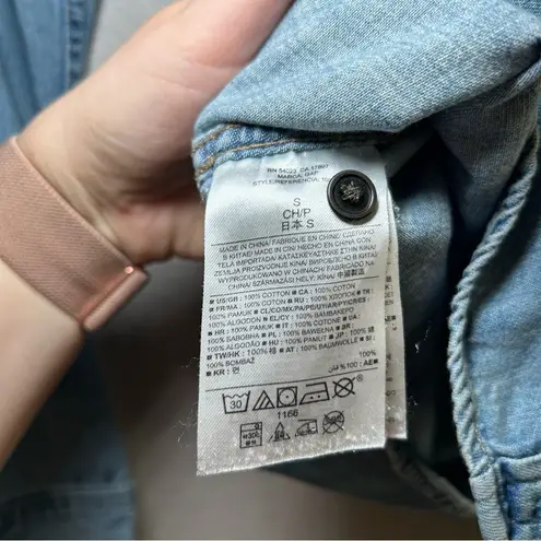 Gap  Light Blue Denim Button Down Shirt women’s small western country casual