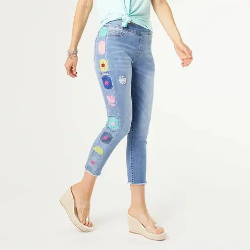 Coco + Carmen OMG Skinny Capri Jeans with Floral Side Embroidery