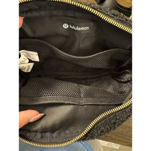 Lululemon  Everywhere Black Sherpa Fleece Travel Belt Bag
