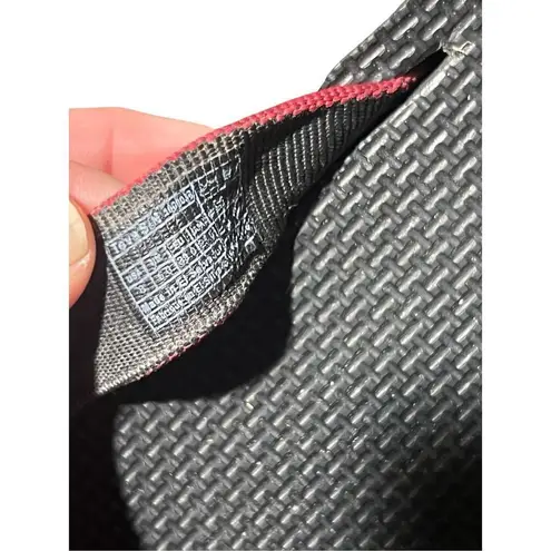 Teva Woman’s Thong Flip Flop Sandals Size 8 Burgundy Black w/Geometric Design