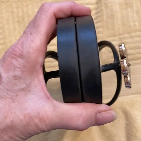 Size 7 Black and Tan comfy sandals with cute flower details GUC