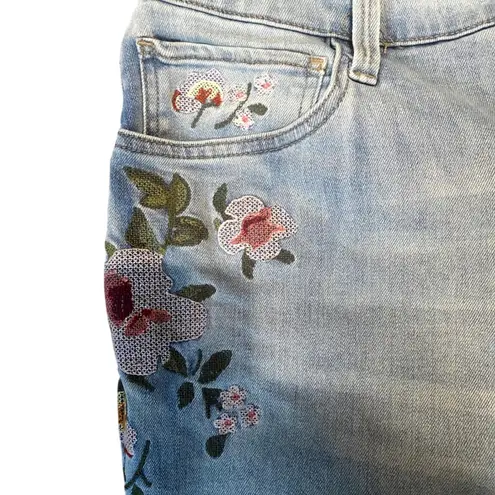Boutique Women 22W Ankle Light Wash Floral Embroidered Jeans Feminine Streetwear Blue
