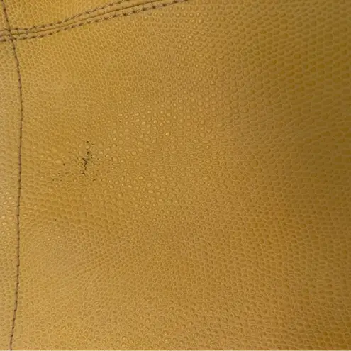 Brahmin yellow/white hobo style shoulder bag. Gold hardware.Rare light yellow