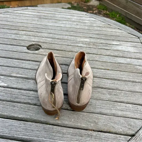 Born Kerri Cream Visone Distressed booties size 7.5