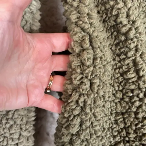 Thread and Supply Elm Pullover, Olive and Cream Fleece, Size Large Green