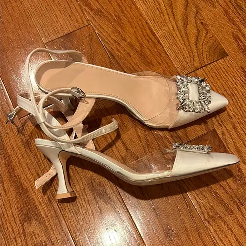 Elegant White Women's Shoes with Crystal Embellishments Size 8