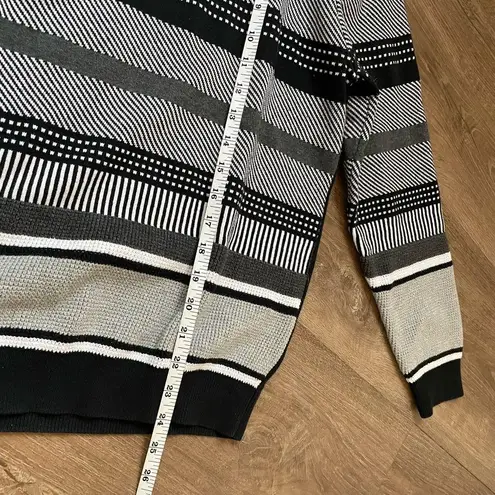 XIOS New York Crewneck knit sweater black white 90's XIOS New York Crewneck knit sweater black white 90's