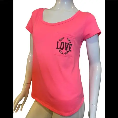 Free Kisses Graphic Love Short Sleeve Tee Medium