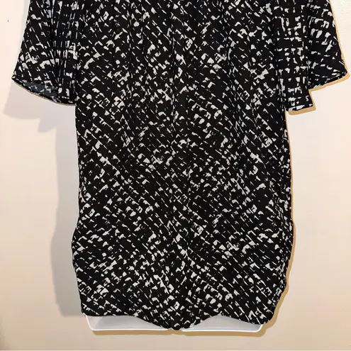 Apt. 9  women’s Black & White business Casual Top size Small