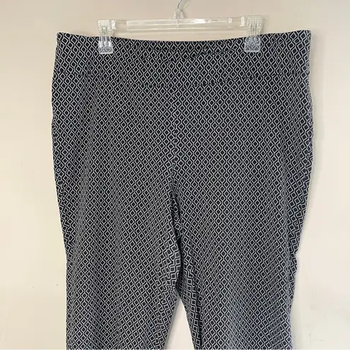 Valerie Stevens ❄️3/$20 Black & White Pull-On Cropped Pant, 18W