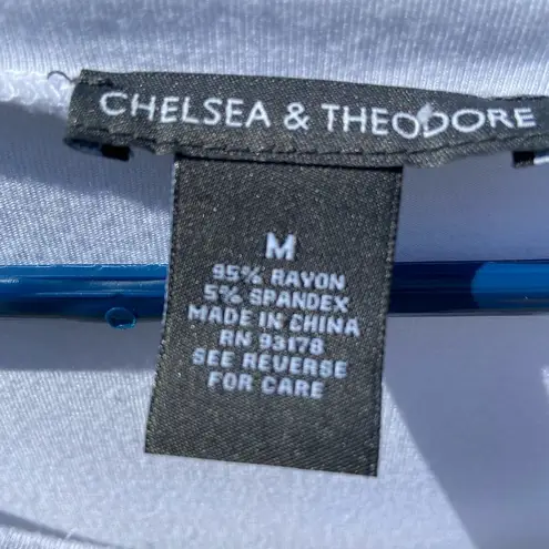 Chelsea &Theodore White Short sleeve Top with. Sleeves Size M