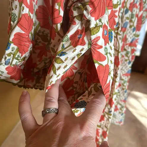 NWT GiGiO BLOSSOM FLORAL V