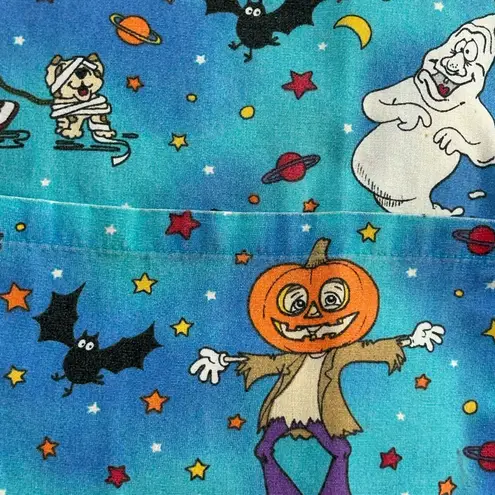 Vintage 90s cartoon Halloween scrub top with ghost, bats, witches and pumpkins S Blue
