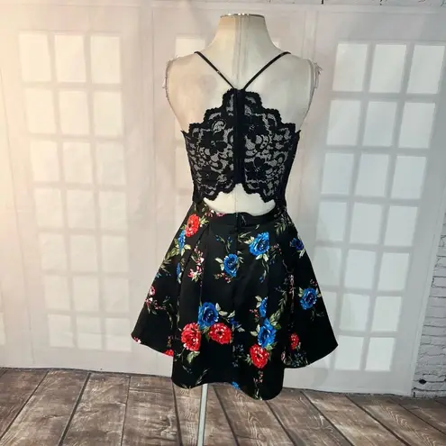 B. Smart Black Floral V-Neck Inverted Pleat Party Skater Mini Dress Size 9