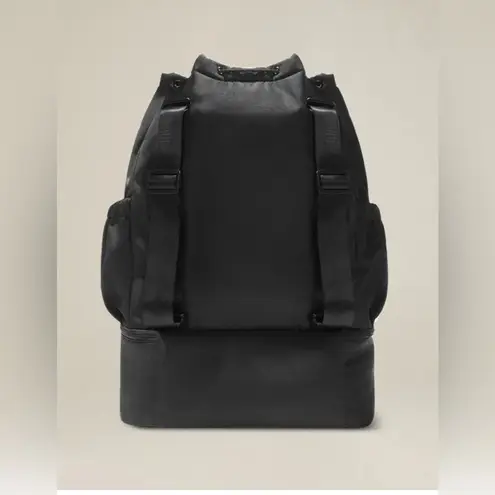 Beyond Yoga NWT Convertible Gym Bag Backpack Black