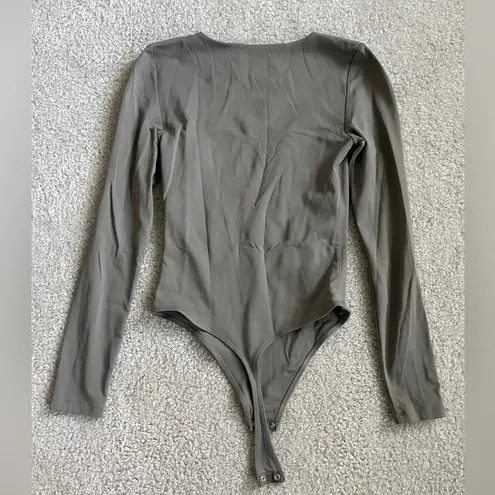 Aritzia  Babaton Contour Longsleeve Bodysuit