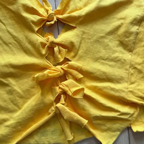 UC BErKELEY Cal Bears Cropped & Tied Game Day Fan Shirt Size S/M Gold