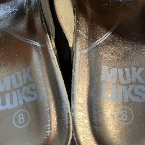 Muk Luks | Emery Wedge Sandal Womens 8 Metallic Silver Floral Cork Slip On