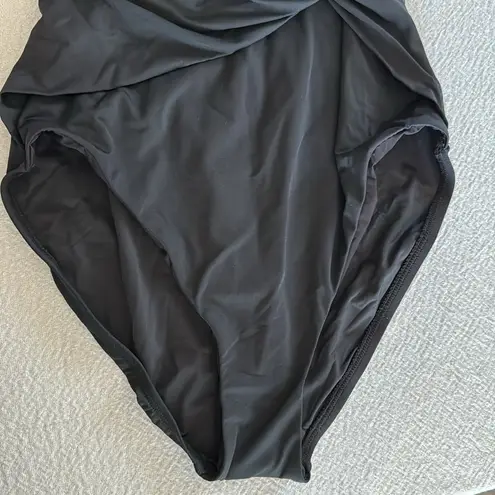 La Blanca Island Goddess Asymmetric Twist One-Piece Swimsuit, Size 8, $120