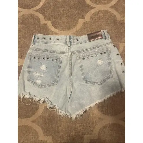 ZARA  light wash distressed cut off denim shorts size 4 zipper detail