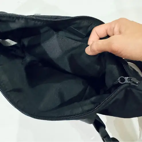 Lululemon  waist bag in black