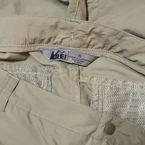 REI SPF 50 Hiking Shorts Women's Khaki Size 16 Cargo Pocket Lightweight Outdoors Green