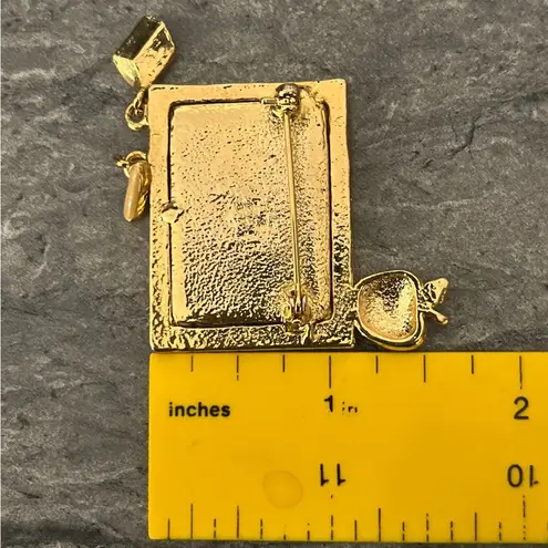VTG I LOVE TO TEACH Chalkboard Gold Tone Brooch Pin Apple Books School Class