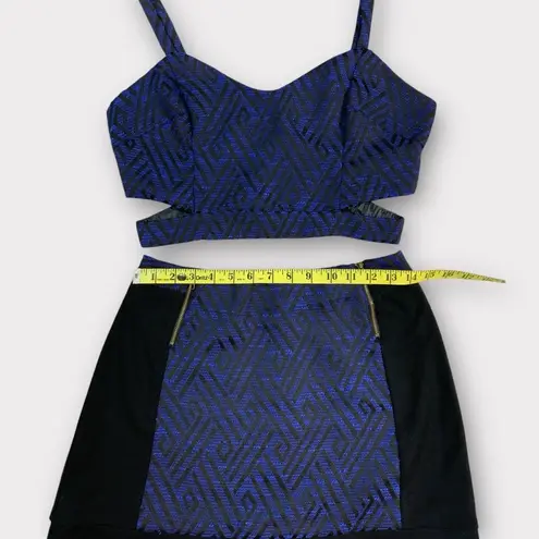 ASTR Women’s  2 Piece Skirt & Crop Top Set Medium Skirt Large Top - Image 2